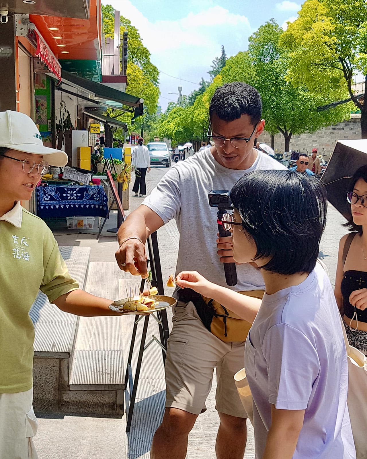 Tasting 鲜花饼 Yunnan flower cake, on the old street near Green Lake