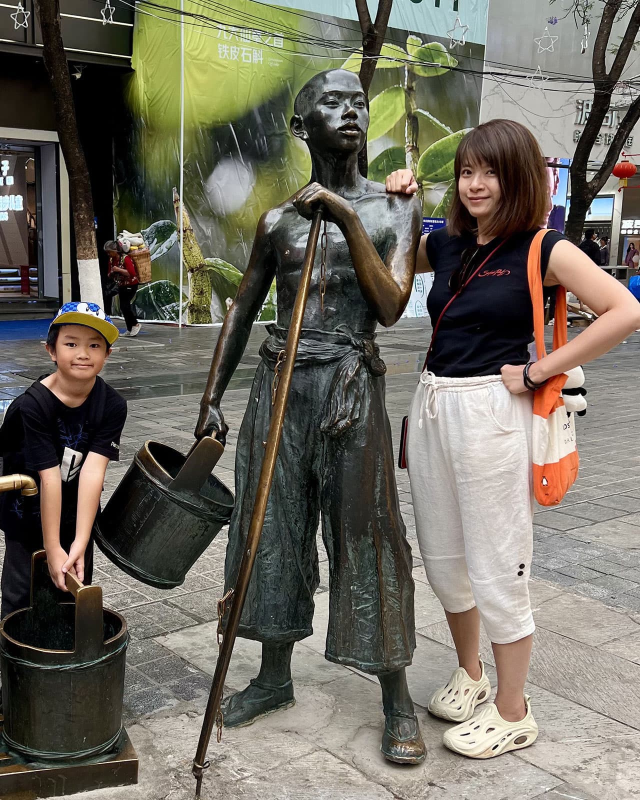 Dioni, your walking tour guide in Kunming
